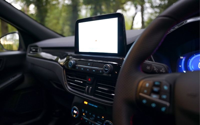 Dash with the infotainment system displayed