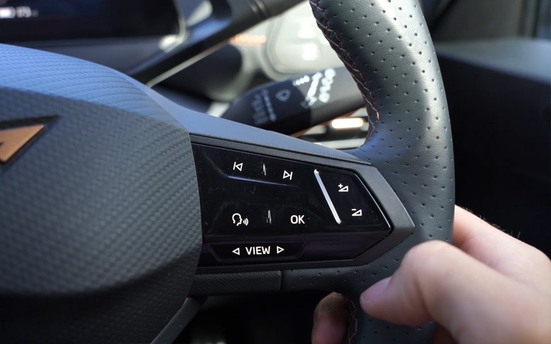 Cupra Infotainment steering wheel controls